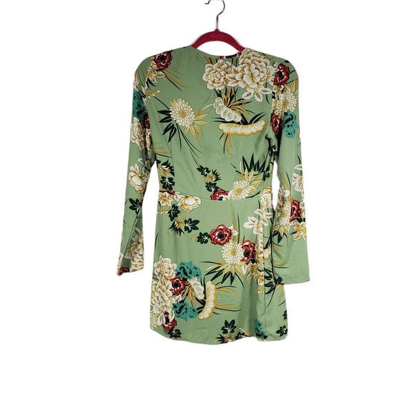 Pretty Little Thing Women's size 4 Green Floral Short Dress - Gently Used - Picture 4 of 4